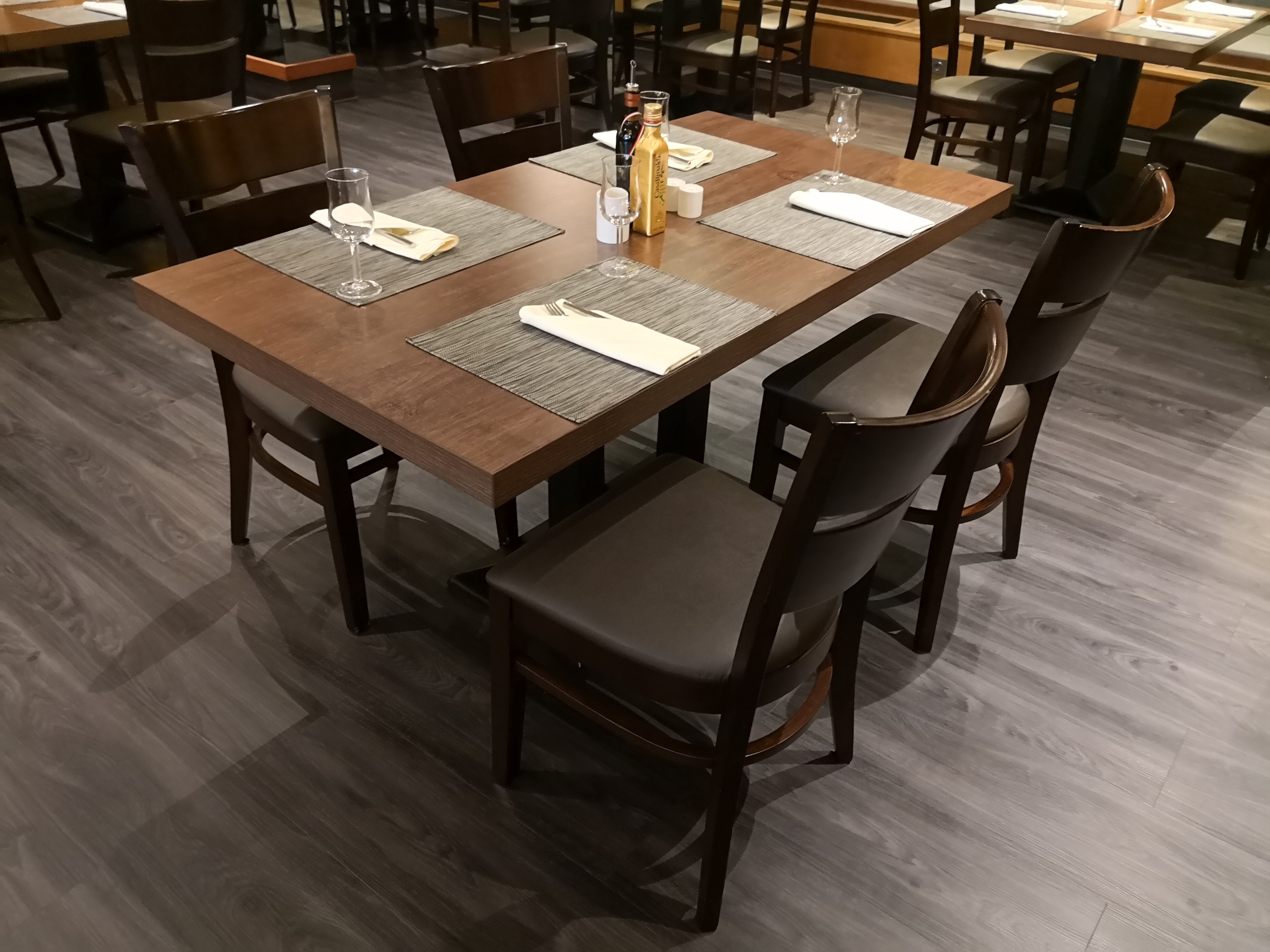 1+4 Garnitur 120x80cm Grace Walnuss Restaurant Stühle Hotel Bistro Tische-SW10358 1+4 Garnitur 120x80cm Grace Walnuss Restaurant Stühle Hotel Bistro Tische-SW10358